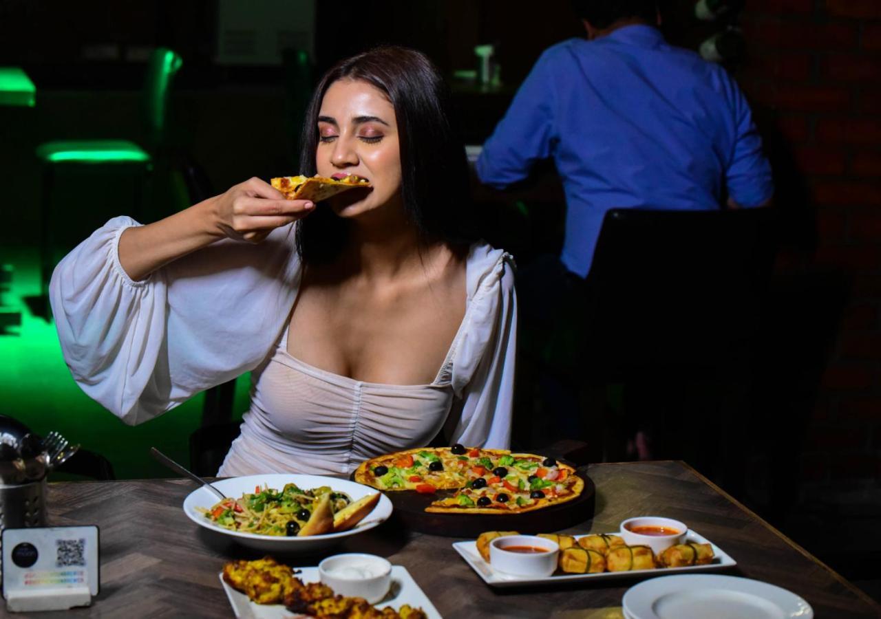 Bloom Hotel - Gachibowli Hyderabad Esterno foto